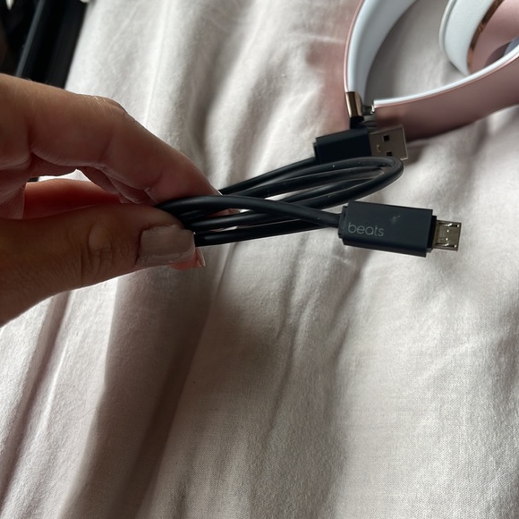 I am selling my beats solo 3. They were worn for a solid 2 months after purchase - Picture 2 of 13